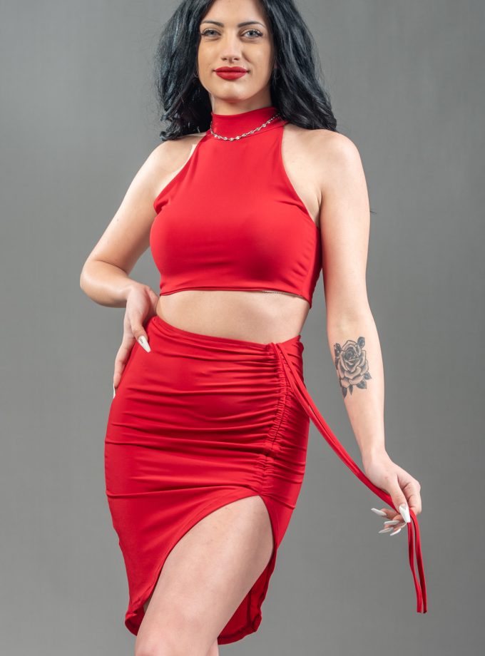 Σετ αμάνικο crop top με φούστα με σούρα